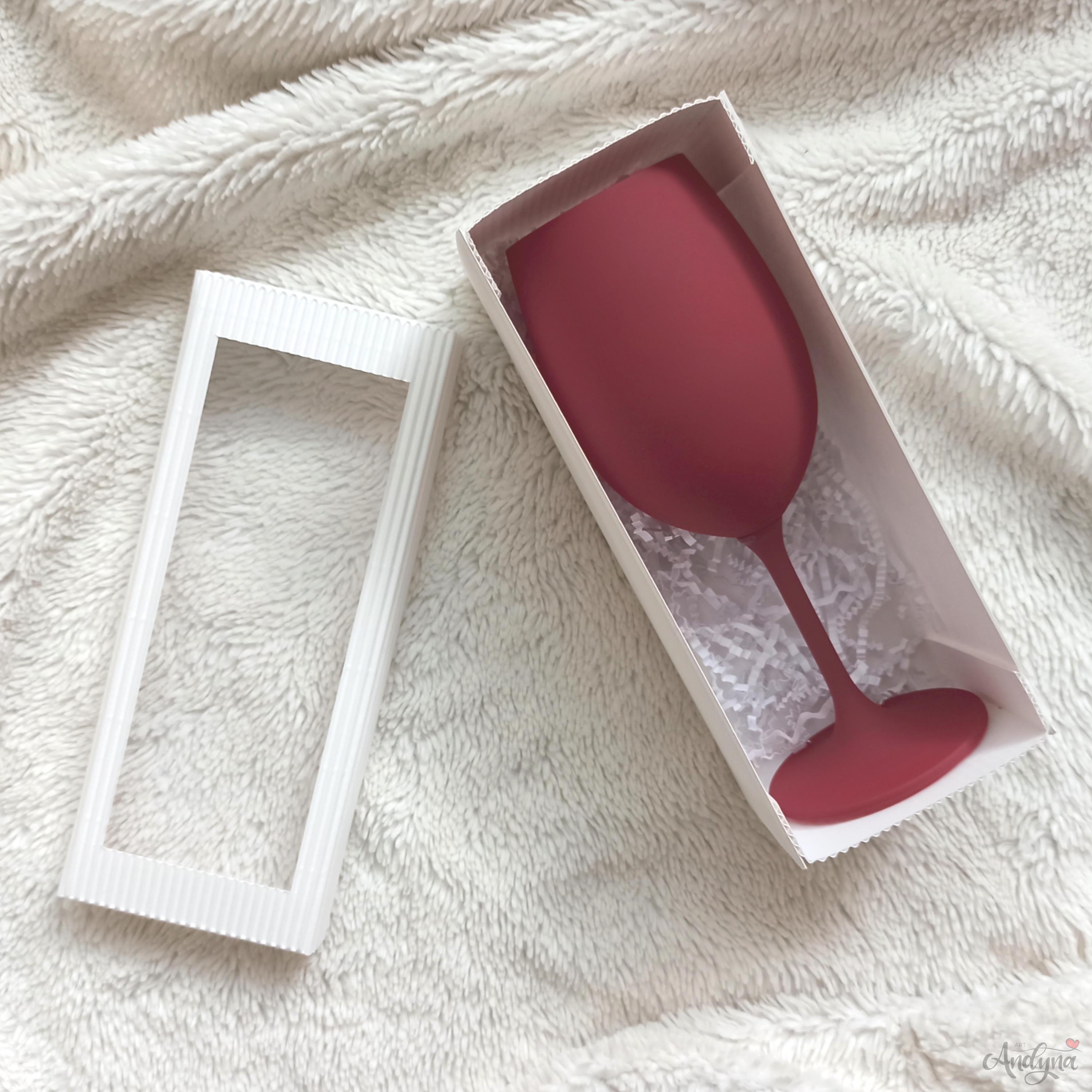 Červená Kolorka Dávej, vínečko, holala, budu z tebe ožralá!