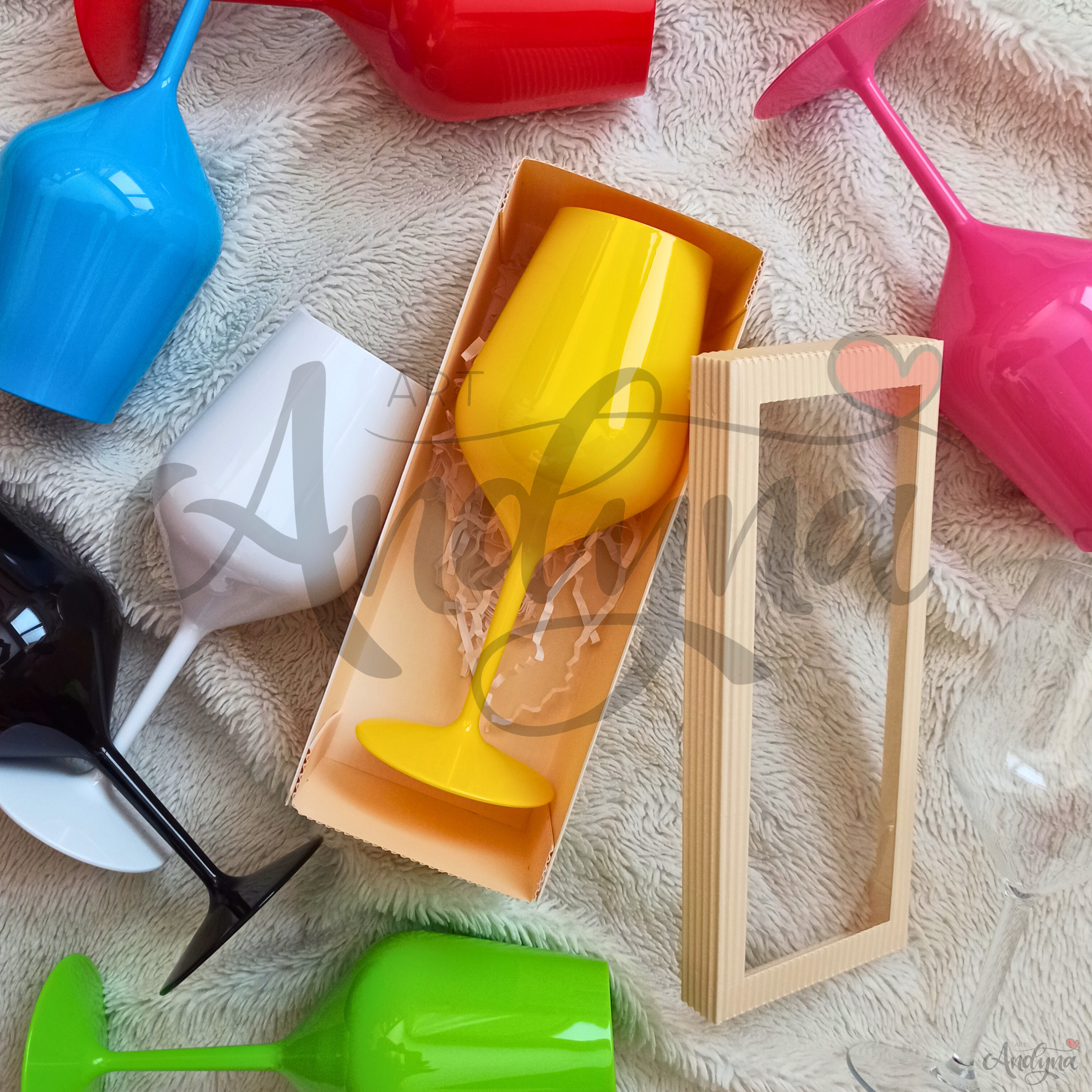 Červená plastová sklenka na víno - Pička