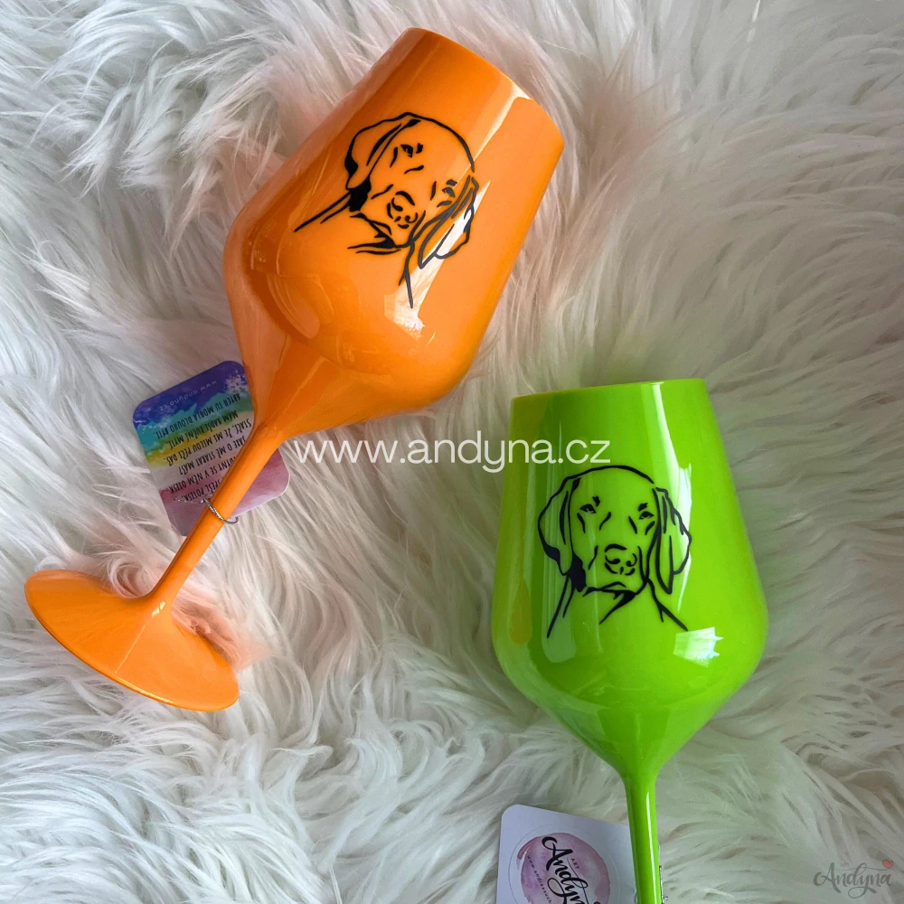 Čirá plastová sklenka na víno - POTISK NA PŘÁNÍ