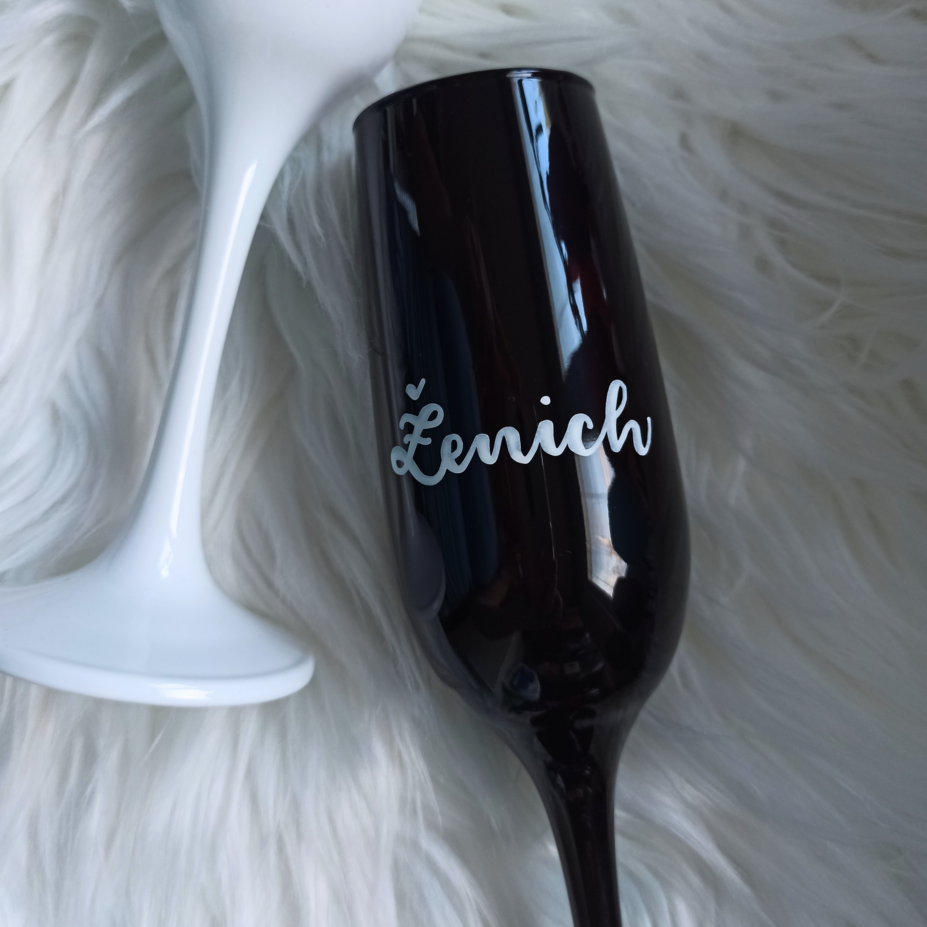 Sada sklenic černá + bílá na sekt Ženich - Nevěsta