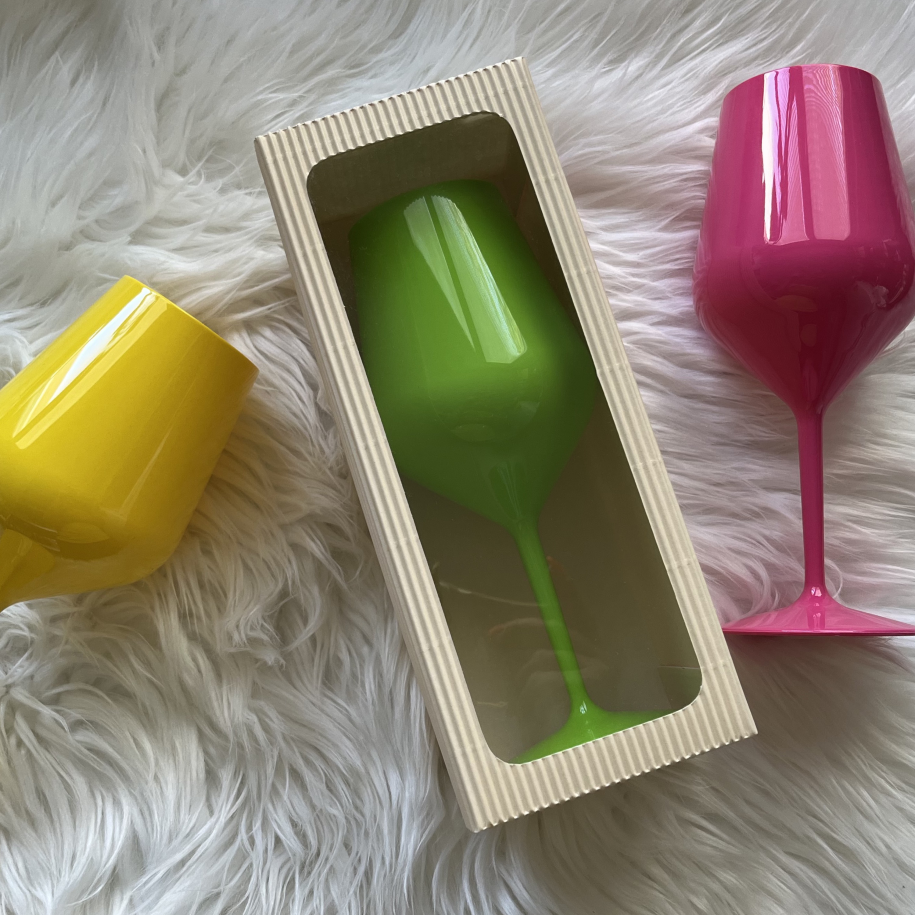 Dárková krabička na plastovou skleničku na víno